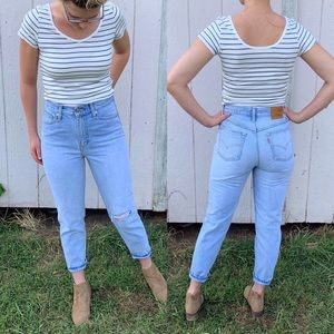 Levi’s Mom Jean NWOT Size 28